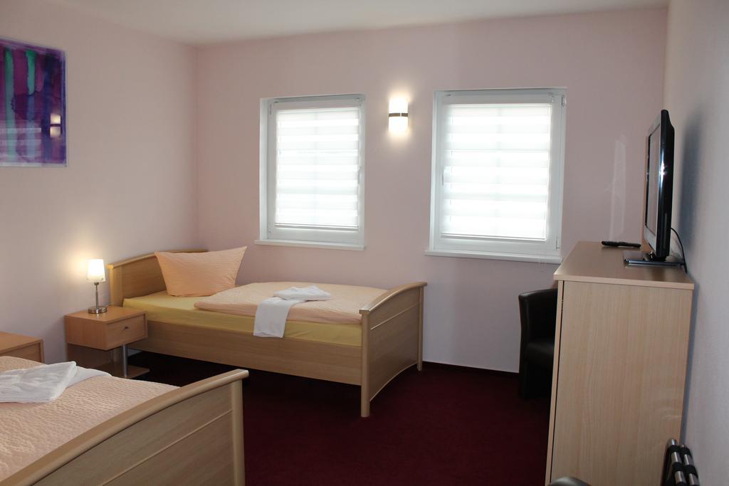 Hotel Pension Schwerin-Haus Schreiber شفيرين الغرفة الصورة